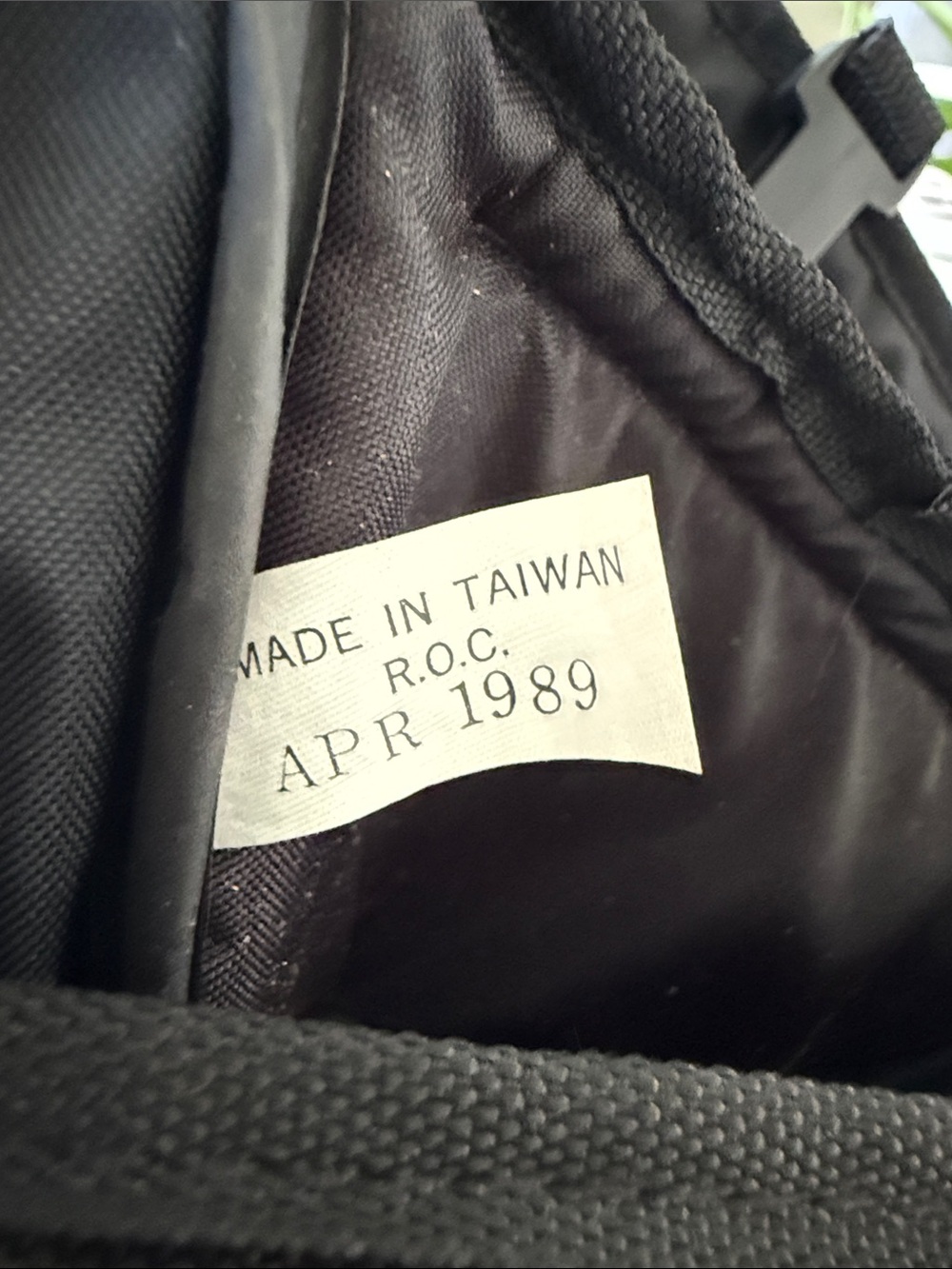 Kodak Vintage 1989 Black Camera Bag with Gold Logo - Picture 7 of 11